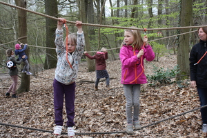 Buiten spelen in het bos in Kortenberg